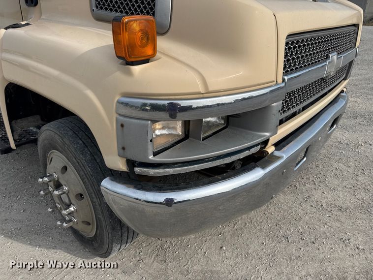 image for item EV1748 2004 Chevrolet C4500 Crew Cab truck cab and chassis