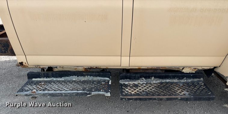 image for item EV1748 2004 Chevrolet C4500 Crew Cab truck cab and chassis