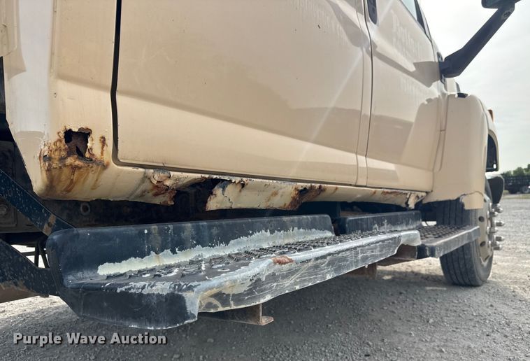 image for item EV1748 2004 Chevrolet C4500 Crew Cab truck cab and chassis