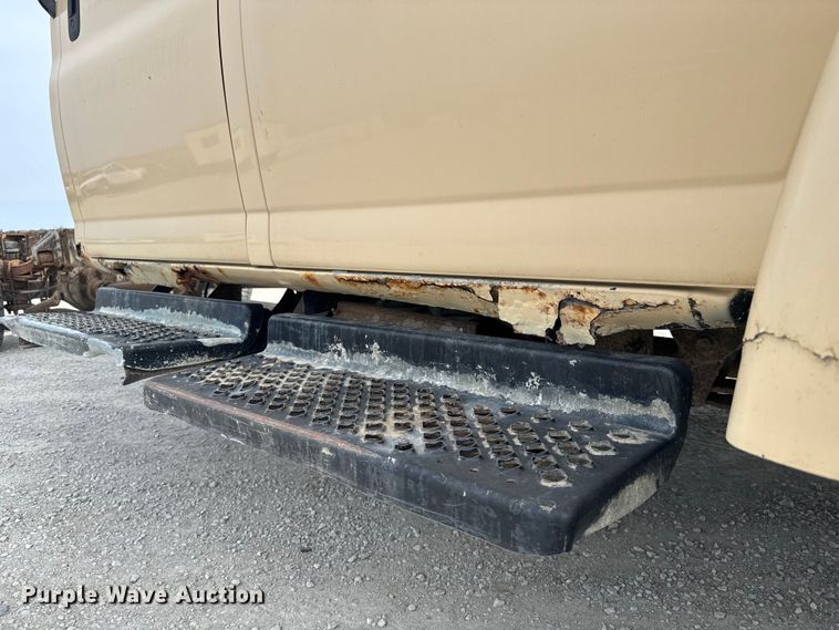 image for item EV1748 2004 Chevrolet C4500 Crew Cab truck cab and chassis