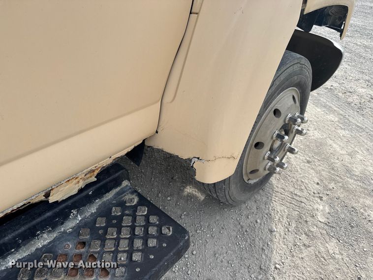 image for item EV1748 2004 Chevrolet C4500 Crew Cab truck cab and chassis