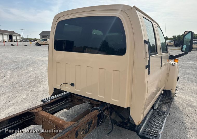 image for item EV1748 2004 Chevrolet C4500 Crew Cab truck cab and chassis