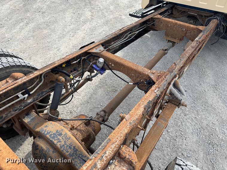 image for item EV1748 2004 Chevrolet C4500 Crew Cab truck cab and chassis