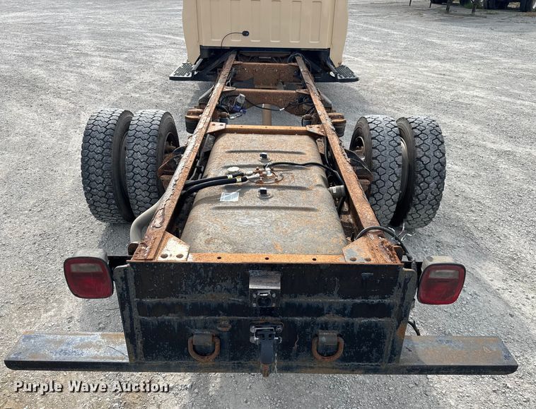 image for item EV1748 2004 Chevrolet C4500 Crew Cab truck cab and chassis
