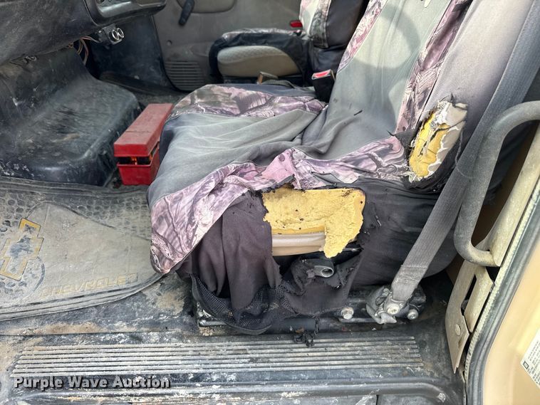 image for item EV1748 2004 Chevrolet C4500 Crew Cab truck cab and chassis