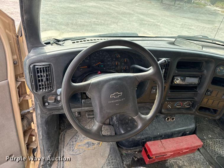 image for item EV1748 2004 Chevrolet C4500 Crew Cab truck cab and chassis