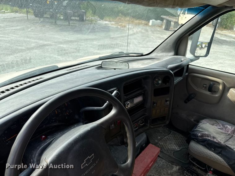 image for item EV1748 2004 Chevrolet C4500 Crew Cab truck cab and chassis