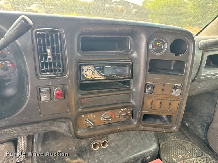 image for item EV1748 2004 Chevrolet C4500 Crew Cab truck cab and chassis