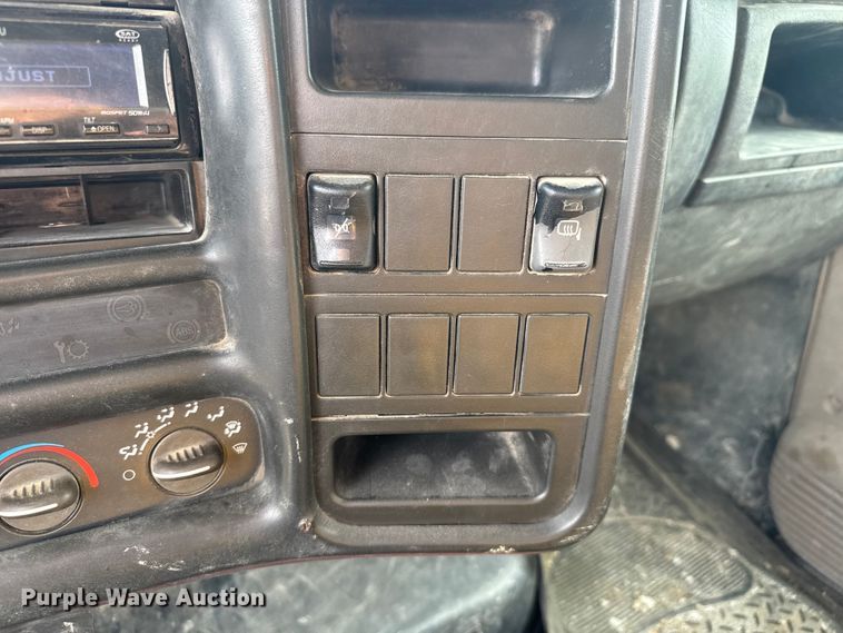 image for item EV1748 2004 Chevrolet C4500 Crew Cab truck cab and chassis