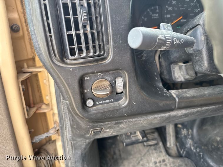 image for item EV1748 2004 Chevrolet C4500 Crew Cab truck cab and chassis