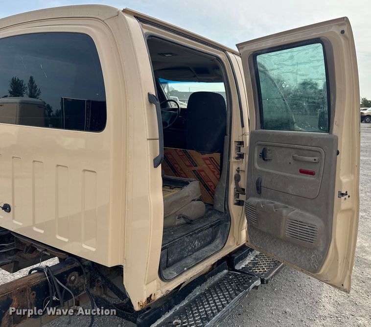 image for item EV1748 2004 Chevrolet C4500 Crew Cab truck cab and chassis