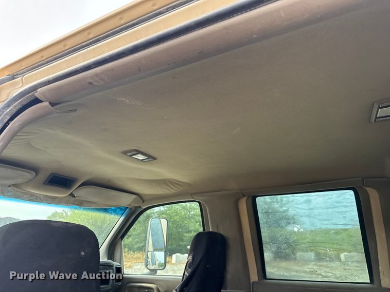 image for item EV1748 2004 Chevrolet C4500 Crew Cab truck cab and chassis