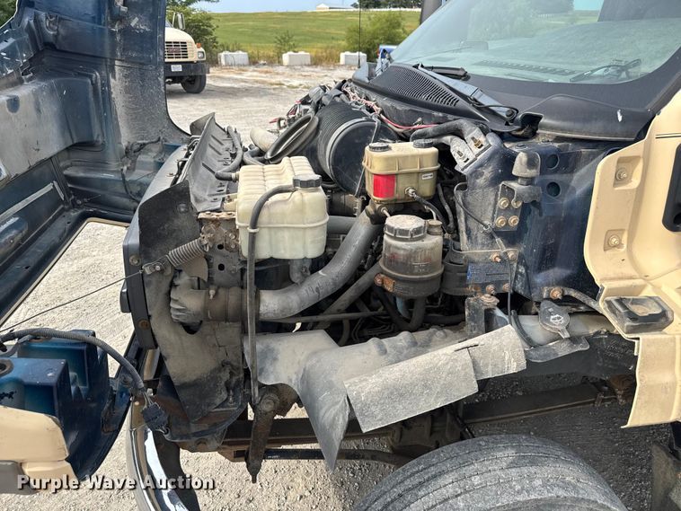 image for item EV1748 2004 Chevrolet C4500 Crew Cab truck cab and chassis