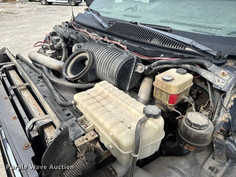 image for item EV1748 2004 Chevrolet C4500 Crew Cab truck cab and chassis