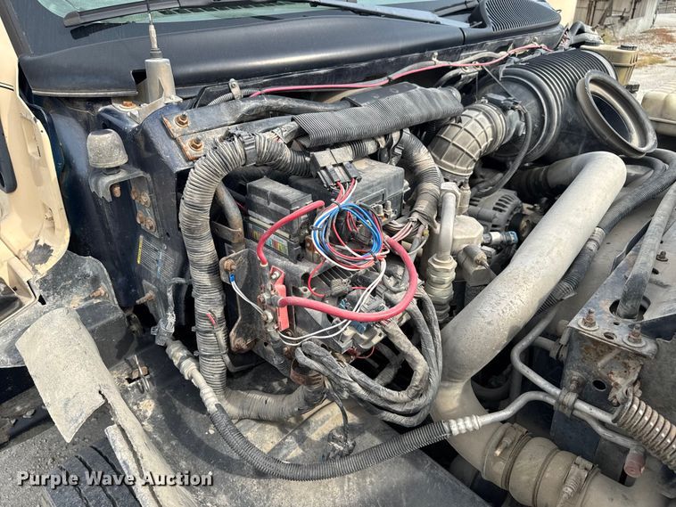 image for item EV1748 2004 Chevrolet C4500 Crew Cab truck cab and chassis