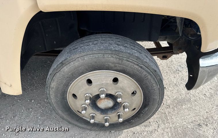 image for item EV1748 2004 Chevrolet C4500 Crew Cab truck cab and chassis