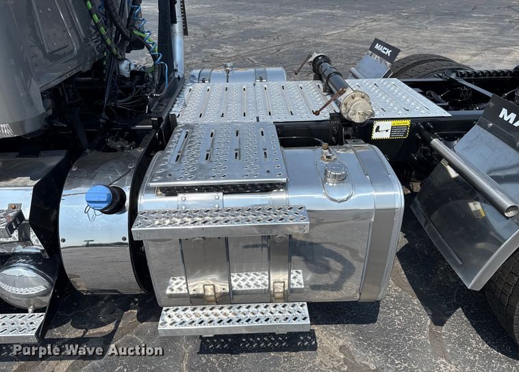 image for item GH9312 2023 Mack Anthem AN64T semi truck