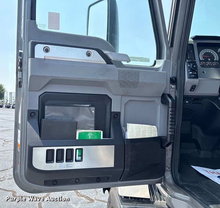 image for item GH9312 2023 Mack Anthem AN64T semi truck