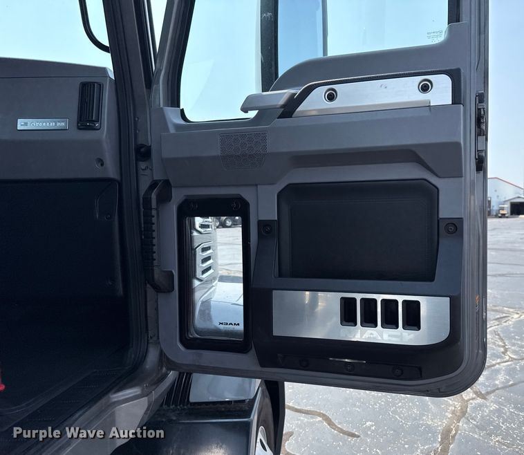 image for item GH9312 2023 Mack Anthem AN64T semi truck