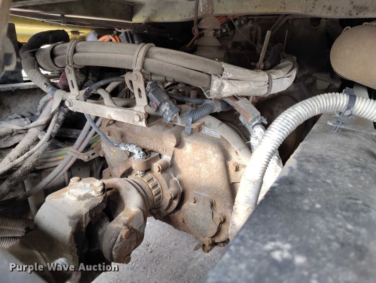 image for item IP9702 2013 Freightliner Cascadia semi truck