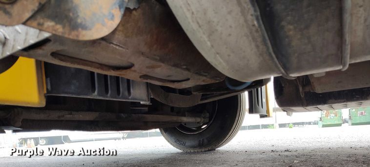 image for item IP9702 2013 Freightliner Cascadia semi truck