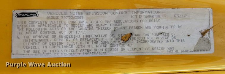 image for item IP9702 2013 Freightliner Cascadia semi truck