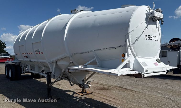image for item NU9553 1969 Fruehauf pneumatic dry bulk trailer