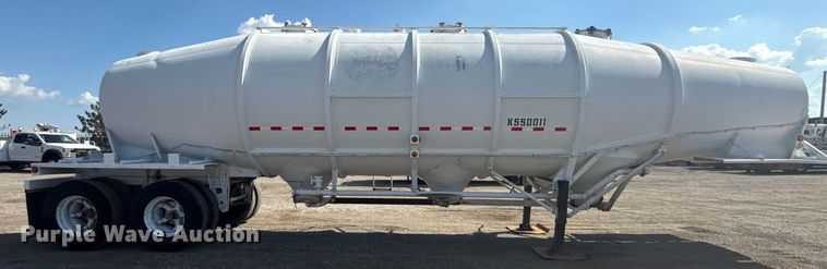 image for item NU9553 1969 Fruehauf pneumatic dry bulk trailer