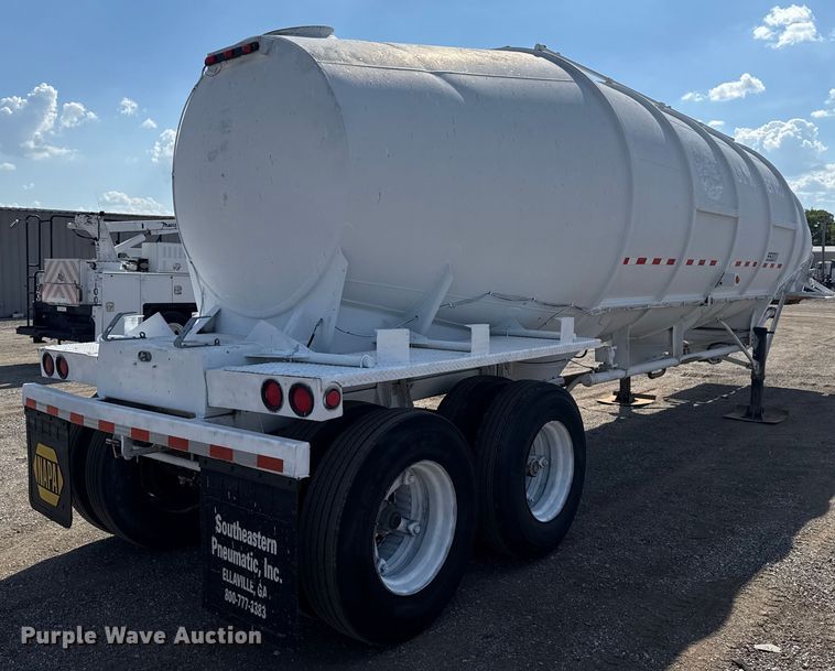 image for item NU9553 1969 Fruehauf pneumatic dry bulk trailer