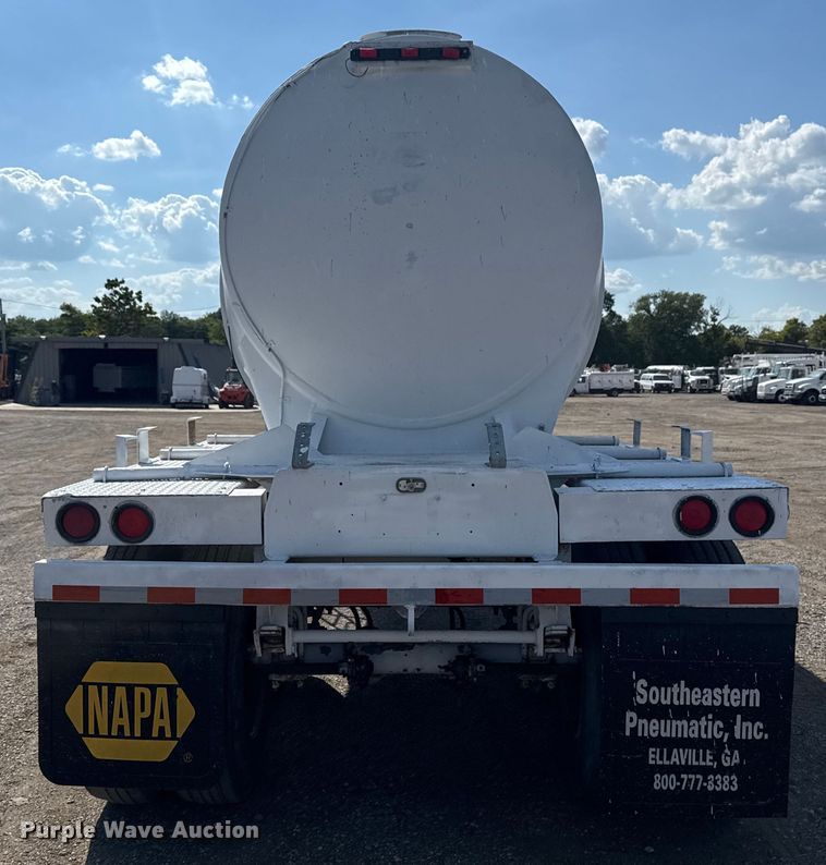 image for item NU9553 1969 Fruehauf pneumatic dry bulk trailer