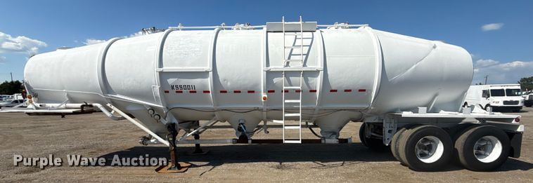 image for item NU9553 1969 Fruehauf pneumatic dry bulk trailer