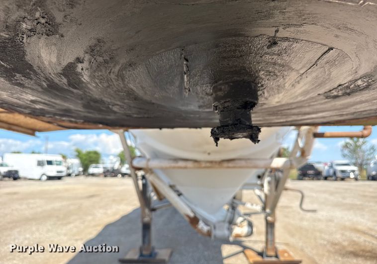 image for item NU9553 1969 Fruehauf pneumatic dry bulk trailer