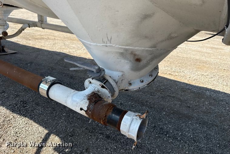 image for item NU9553 1969 Fruehauf pneumatic dry bulk trailer