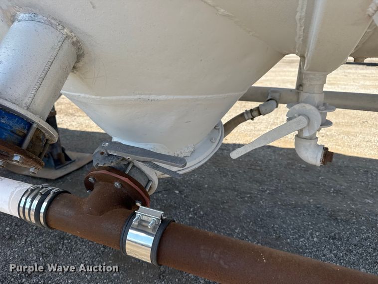 image for item NU9553 1969 Fruehauf pneumatic dry bulk trailer