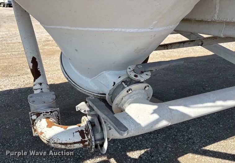 image for item NU9553 1969 Fruehauf pneumatic dry bulk trailer