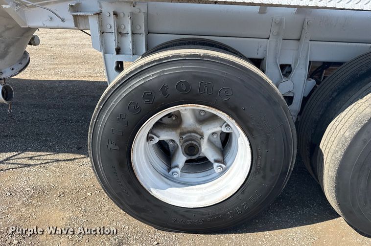 image for item NU9553 1969 Fruehauf pneumatic dry bulk trailer