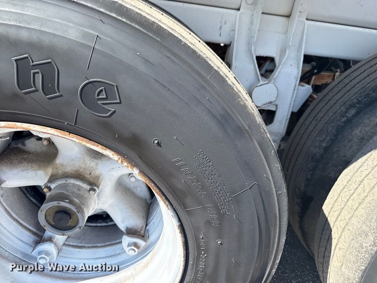 image for item NU9553 1969 Fruehauf pneumatic dry bulk trailer