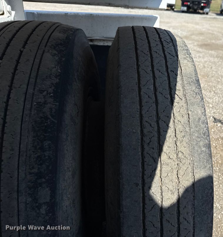 image for item NU9553 1969 Fruehauf pneumatic dry bulk trailer