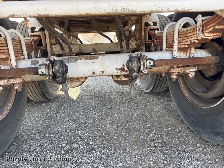 image for item NU9553 1969 Fruehauf pneumatic dry bulk trailer