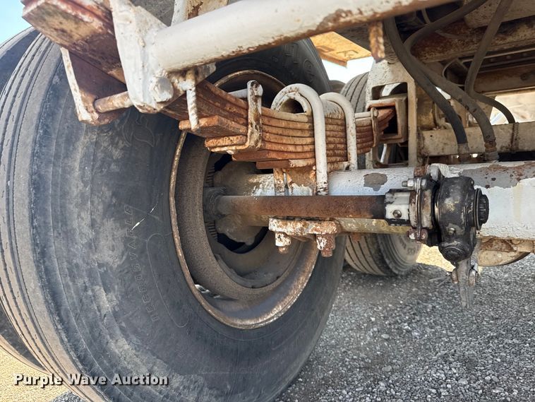 image for item NU9553 1969 Fruehauf pneumatic dry bulk trailer