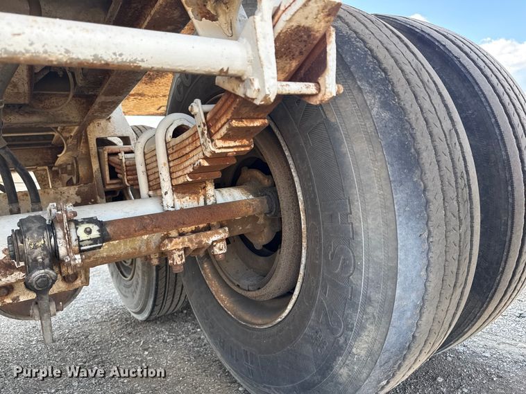 image for item NU9553 1969 Fruehauf pneumatic dry bulk trailer