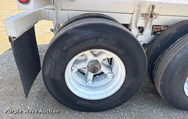 image for item NU9553 1969 Fruehauf pneumatic dry bulk trailer