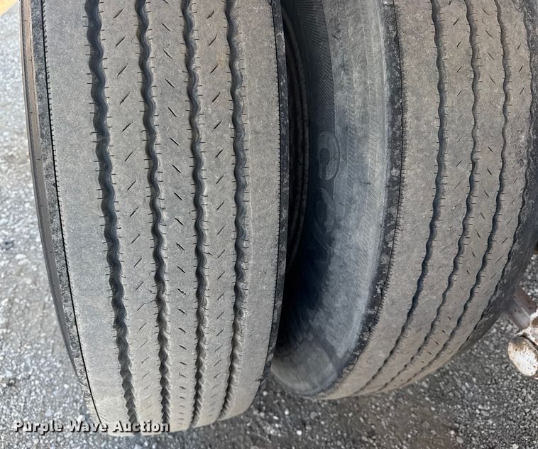 image for item NU9553 1969 Fruehauf pneumatic dry bulk trailer