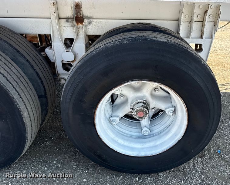 image for item NU9553 1969 Fruehauf pneumatic dry bulk trailer