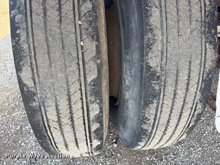 image for item NU9553 1969 Fruehauf pneumatic dry bulk trailer