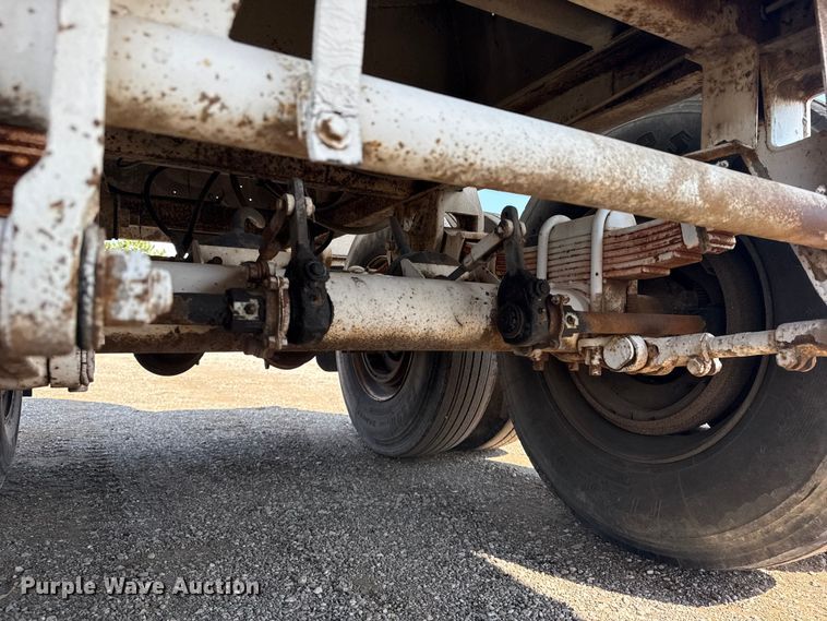 image for item NU9553 1969 Fruehauf pneumatic dry bulk trailer