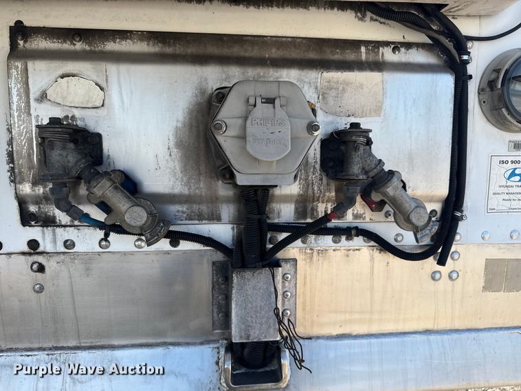 image for item NU9556 2008 Hyundai VR2480142-RS refrigerated van trailer