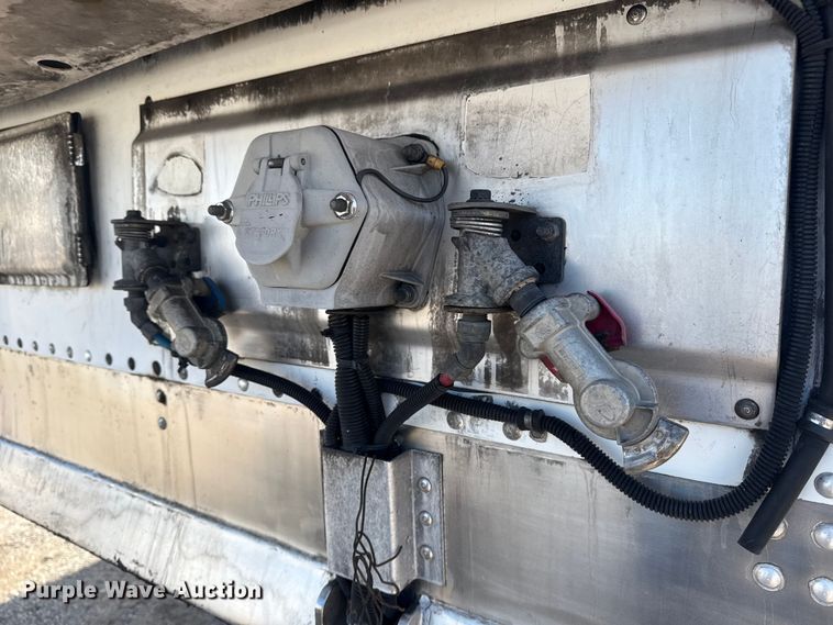 image for item NU9556 2008 Hyundai VR2480142-RS refrigerated van trailer