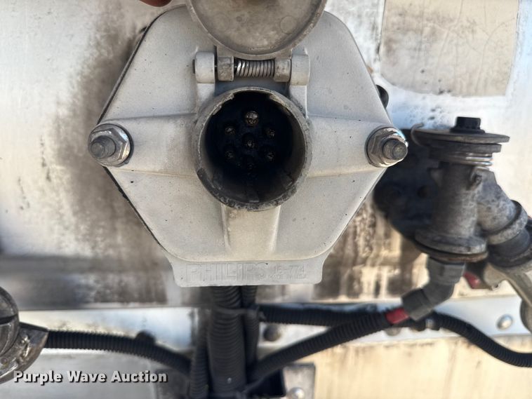 image for item NU9556 2008 Hyundai VR2480142-RS refrigerated van trailer