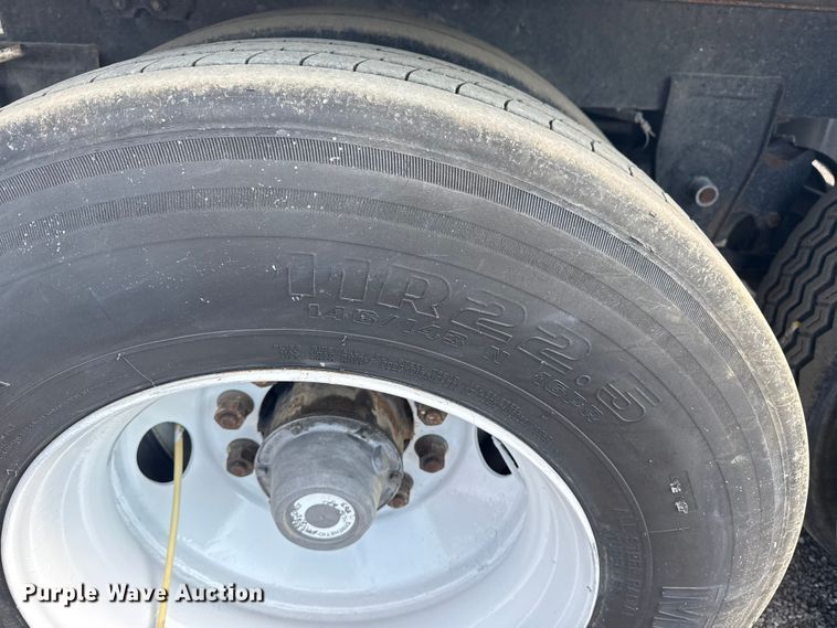 image for item NU9556 2008 Hyundai VR2480142-RS refrigerated van trailer